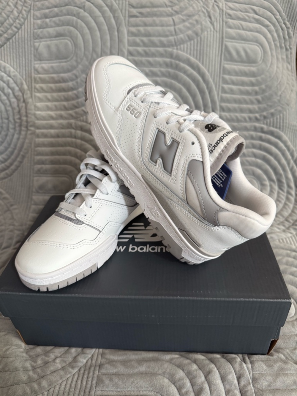 New Balance White and Silver 550 Retro Low-Top Sneakers

New with tags
Size 8W